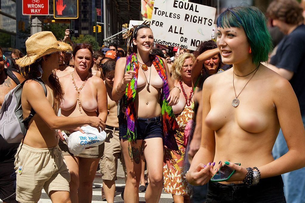 5. Camminare in topless per strada a New York